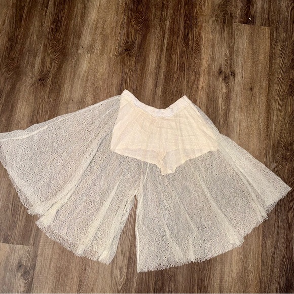 Free People Cream Lace High Waist Hot Shorts Sheer Skirt Size 4 Culottes - Picture 6 of 8